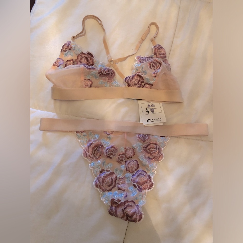 Gorgeous Fornia lingerie set - NWT!